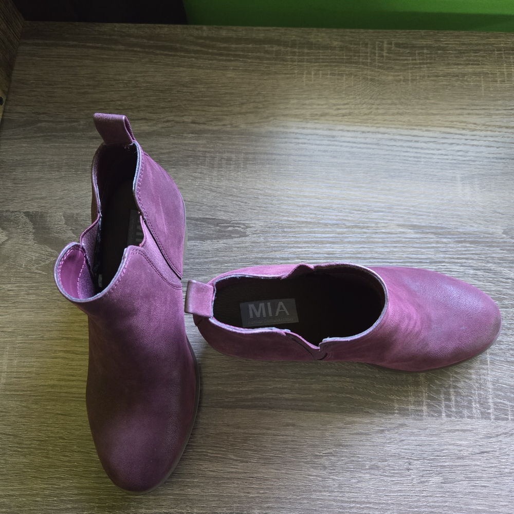 MIA Sheelah Maroon Bootie - Picture 4 of 5
